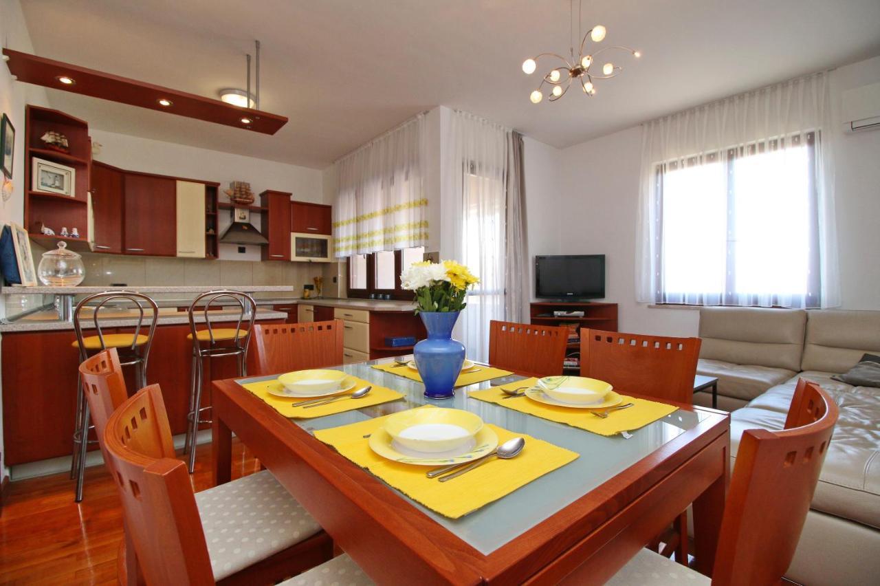 Polo Apartments 罗维尼 外观 照片