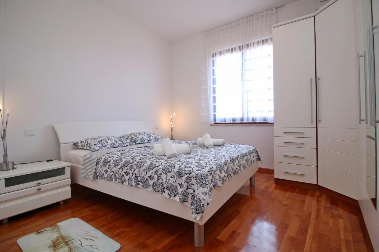 Polo Apartments 罗维尼 外观 照片
